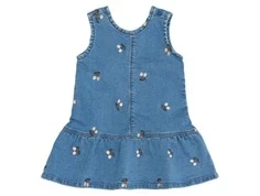 Lys blå denim kjole med lyst kirsebærbroderi fra The New Siblings TNST6242 Light blue denim EMB bagfra